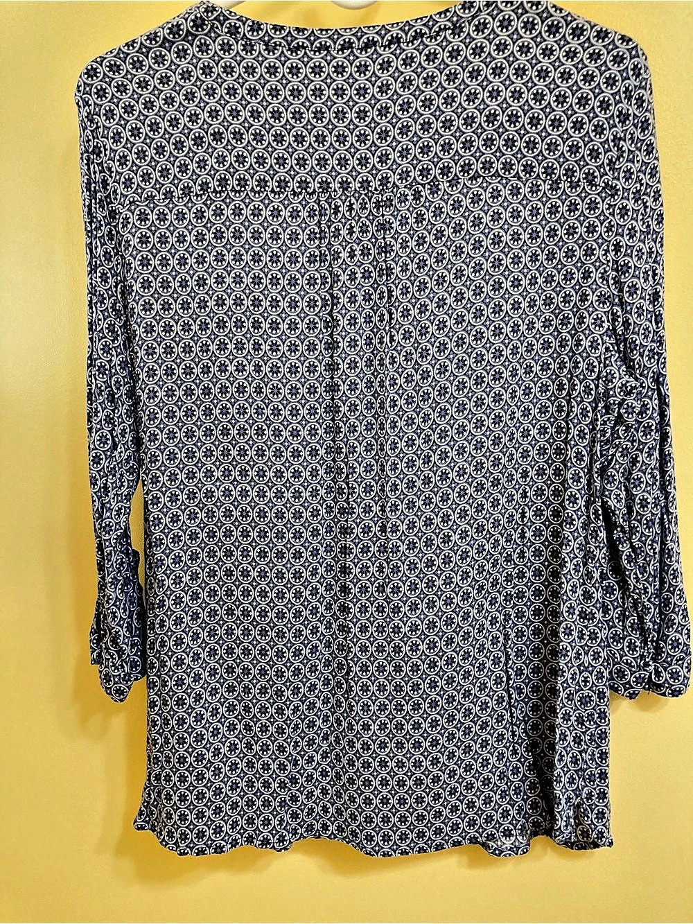 Croft & Barrow Geometric Blouse in Blue & White Size Large - Picture 2 of 3